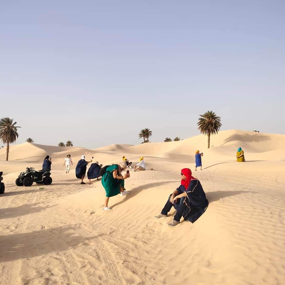 Nuit sous tente berbère — coucher et lever de soleil sur le Sahara — photo 1