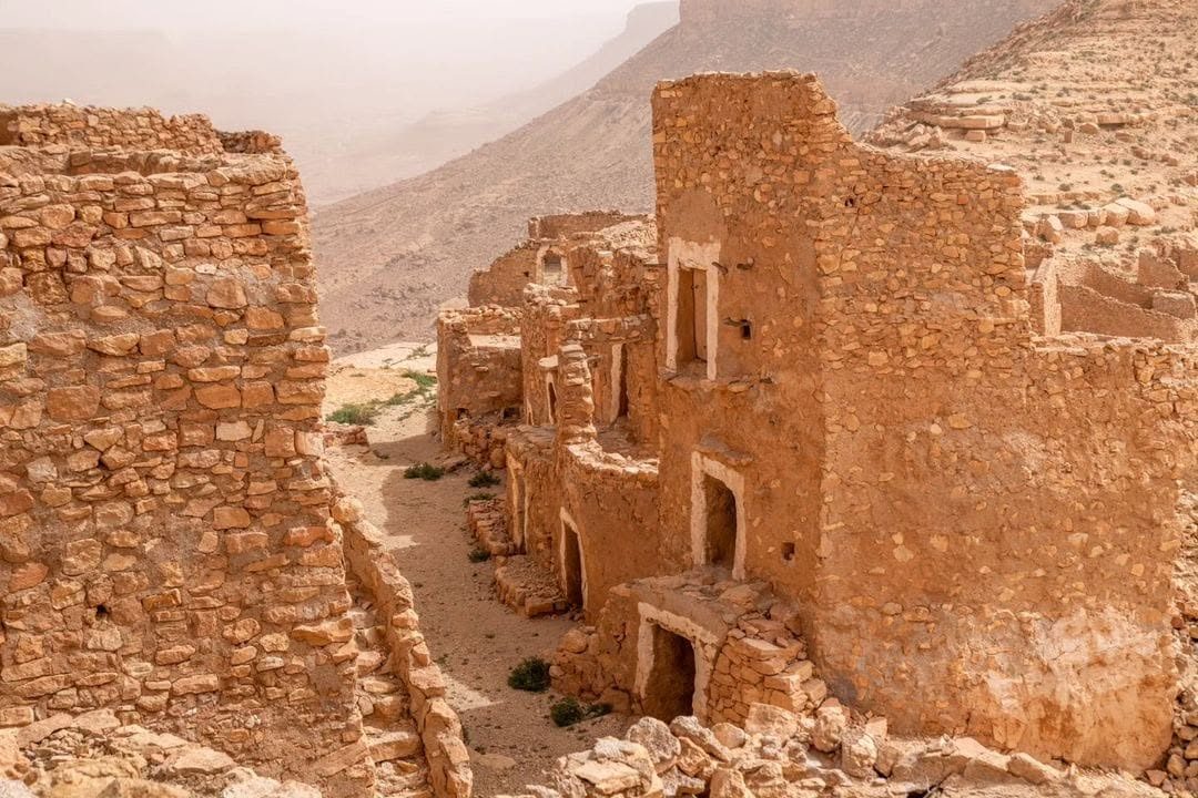 Village troglodyte de Guermassa et désert — photo 1
